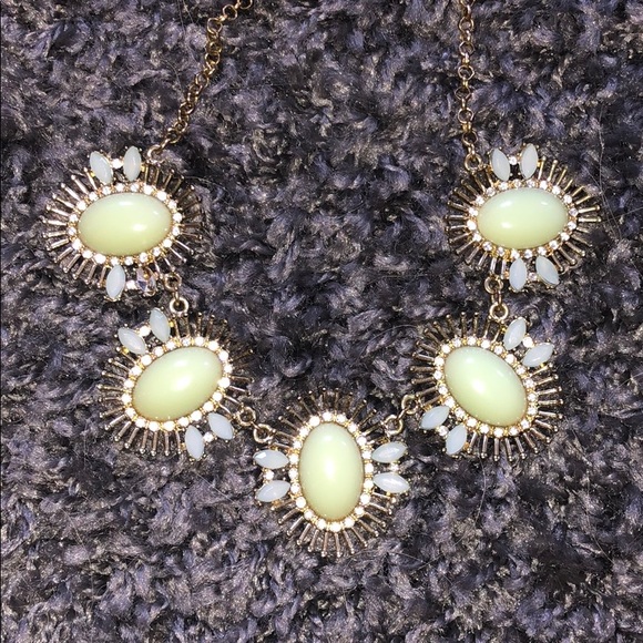 Mint green statement necklace - Picture 1 of 2